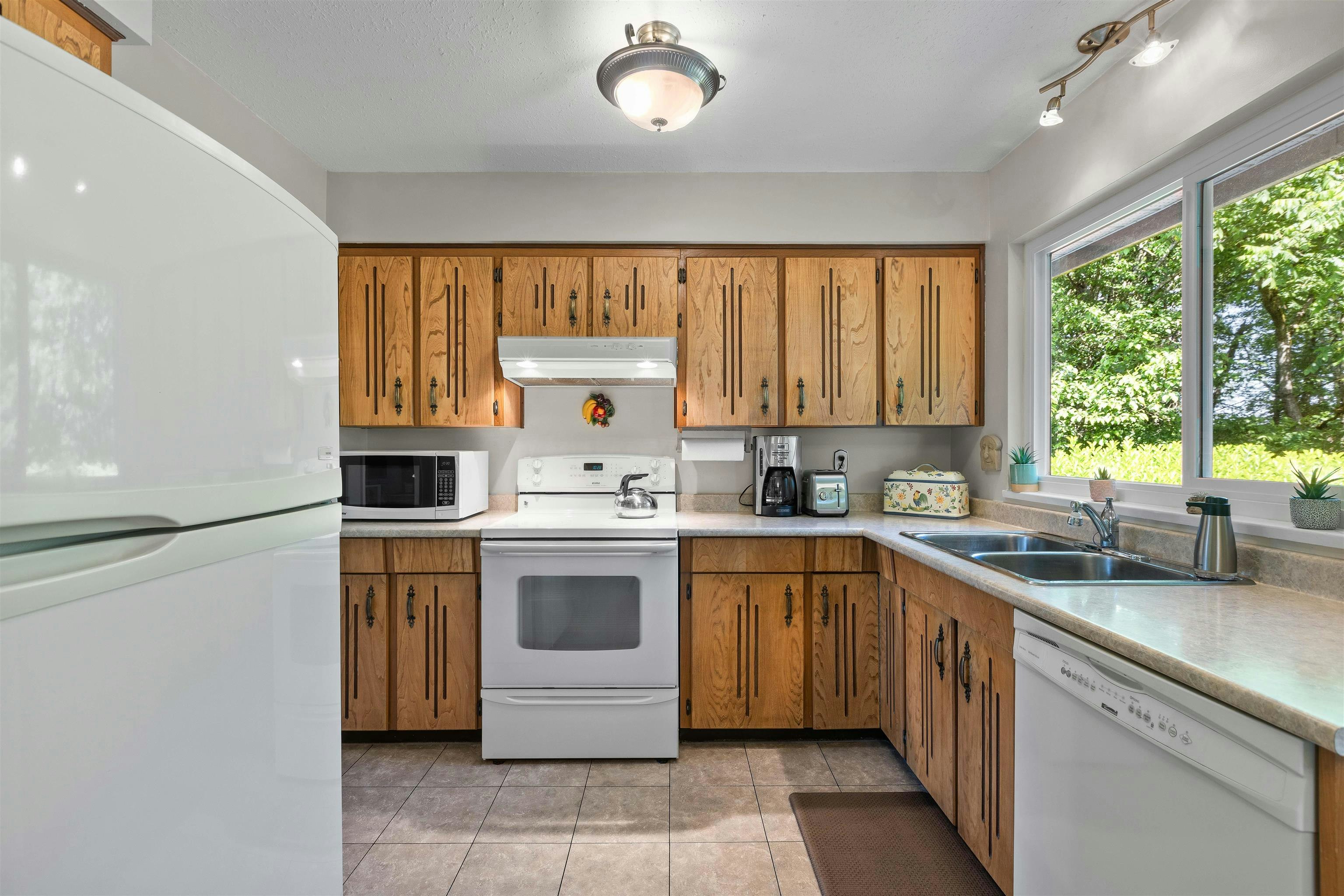 19949 51 Avenue, Langley, BC, V3A 7P2 - 15