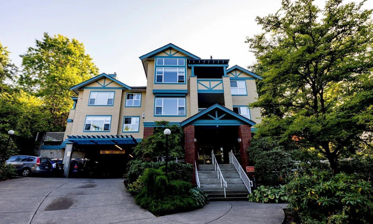 104-5281 Oakmount Crescent