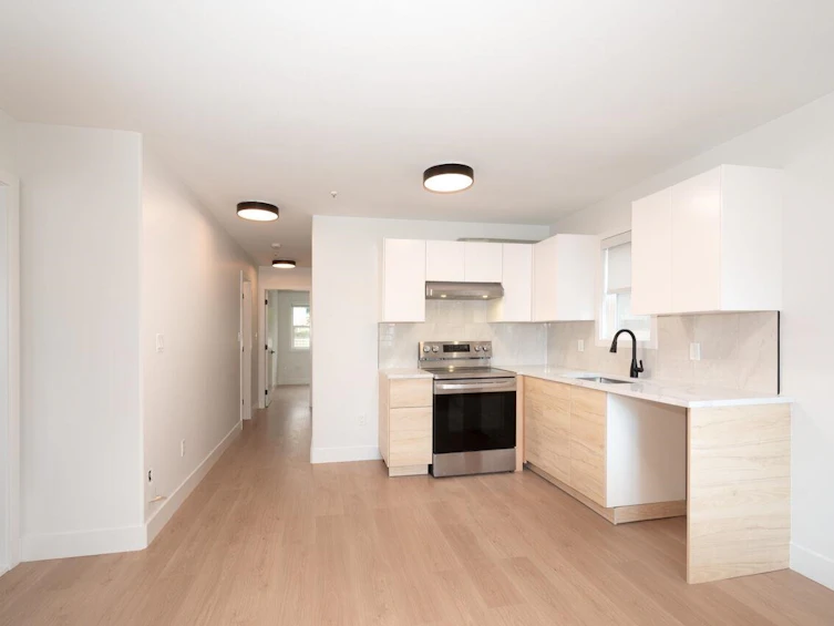 827 E 32nd Avenue, Vancouver, BC, V5V 2Y7 - 32