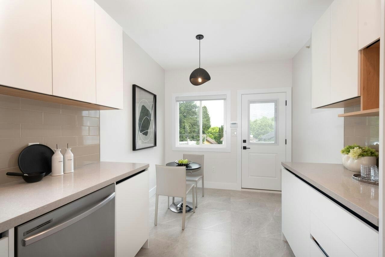 827 E 32nd Avenue, Vancouver, BC, V5V 2Y7 - 13