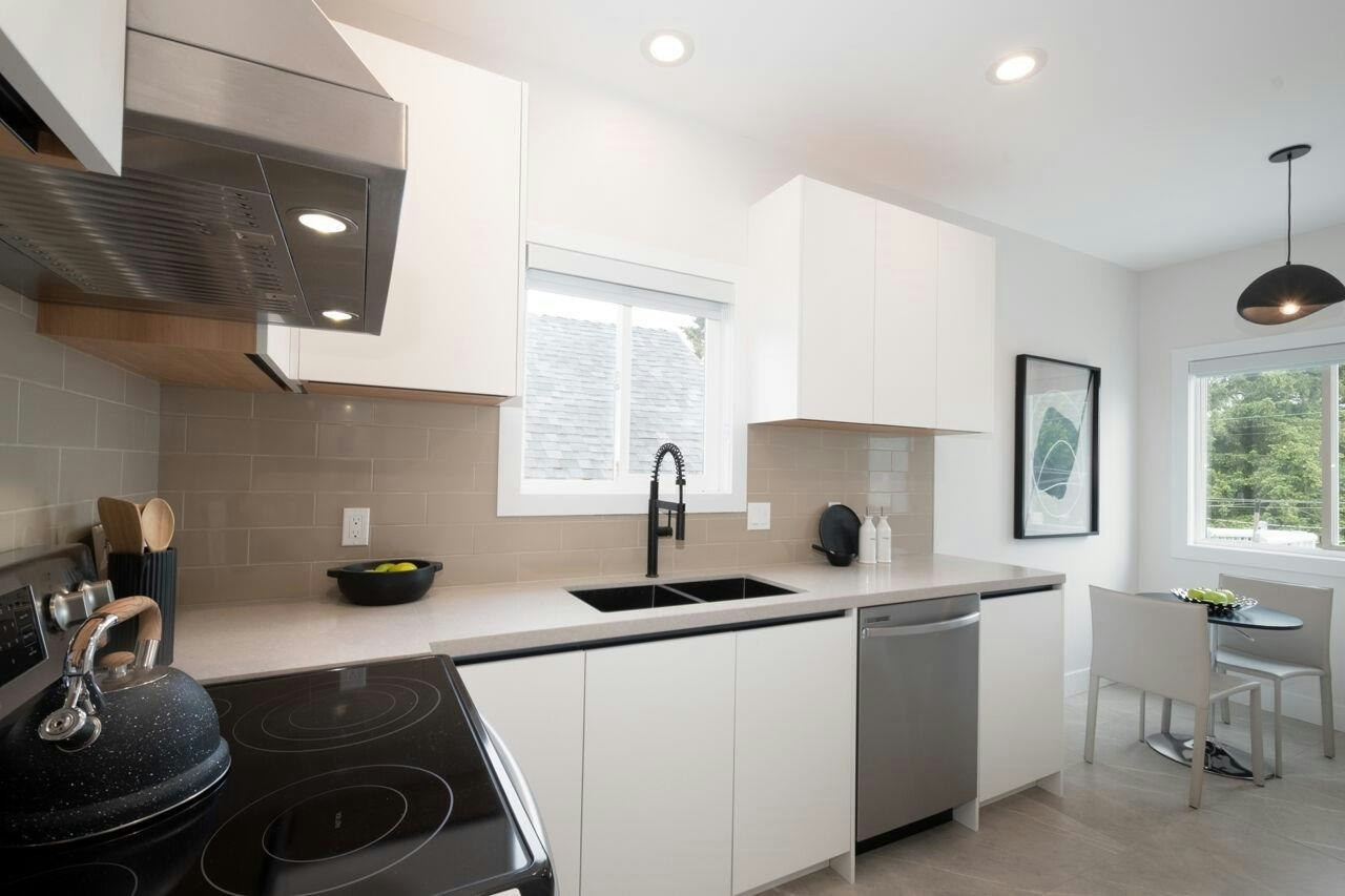 827 E 32nd Avenue, Vancouver, BC, V5V 2Y7 - 12