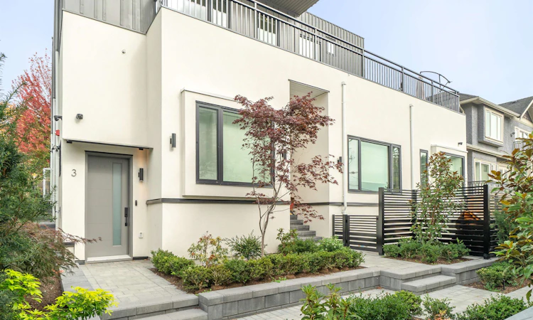 3-950 W 57th Avenue