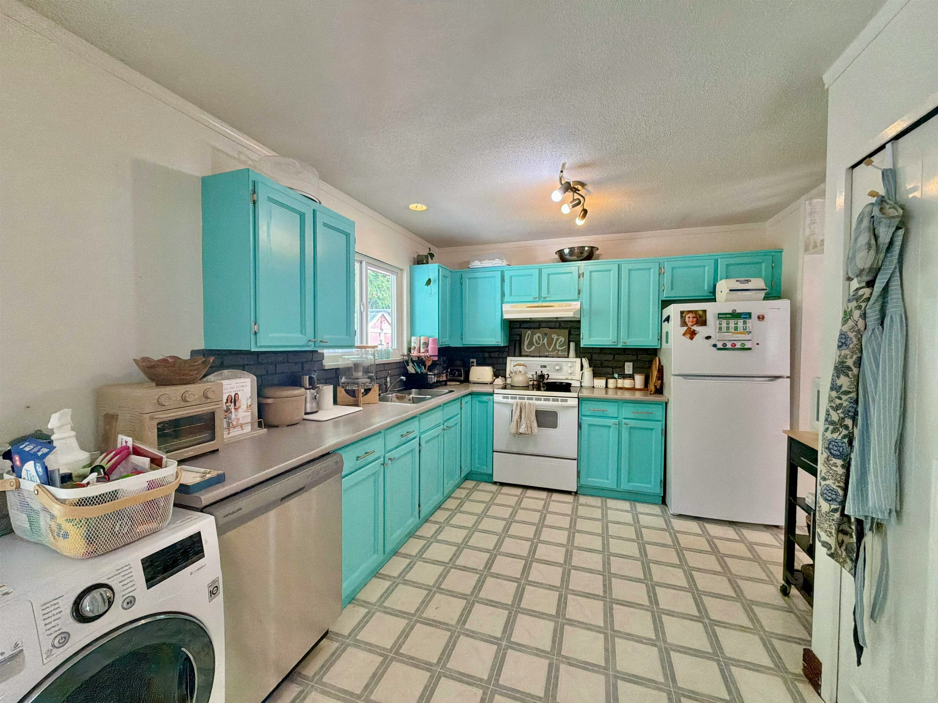 1044 Fircrest Road, Gibsons, BC, V0N 1V4 - 8