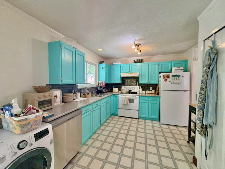 1044 Fircrest Road, Gibsons, BC, V0N 1V4 - 8