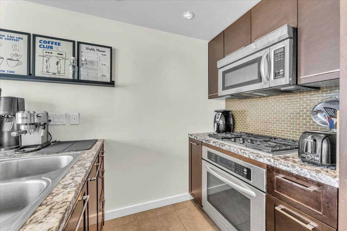 603-918 W Cooperage Way, Vancouver, BC, V6B 0A7 - 9