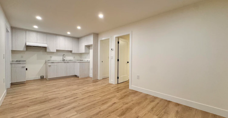 B2-8633 12 Avenue, Burnaby, BC, V3N 2M1 - 5