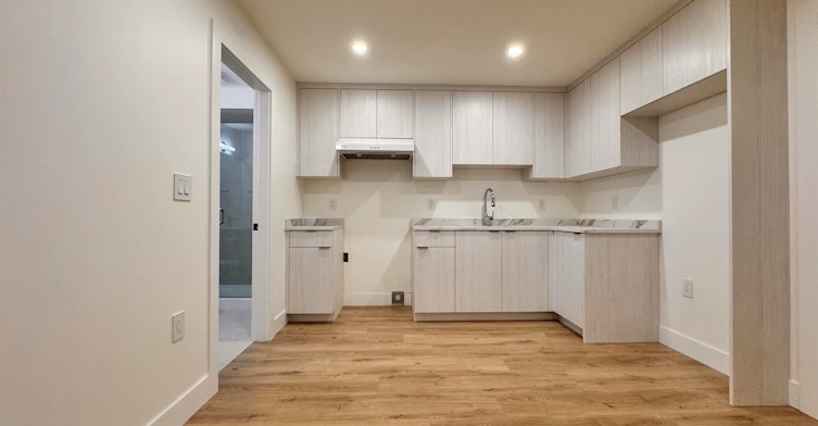B2-8633 12 Avenue, Burnaby, BC, V3N 2M1 - 6