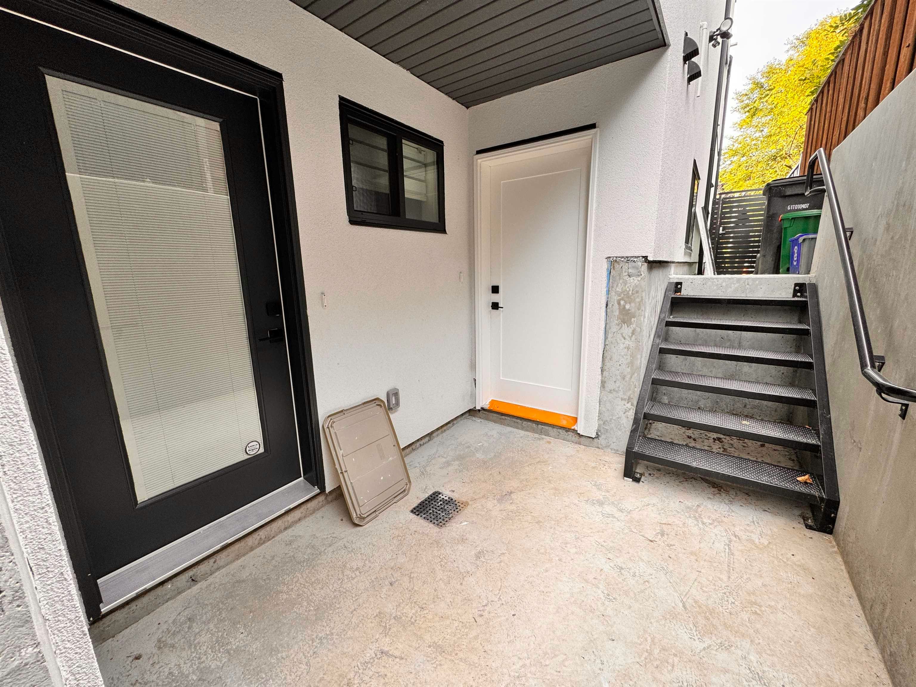 B2-8633 12 Avenue, Burnaby, BC, V3N 2M1 - 2