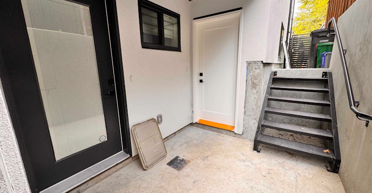 B2-8633 12 Avenue, Burnaby, BC, V3N 2M1 - 2