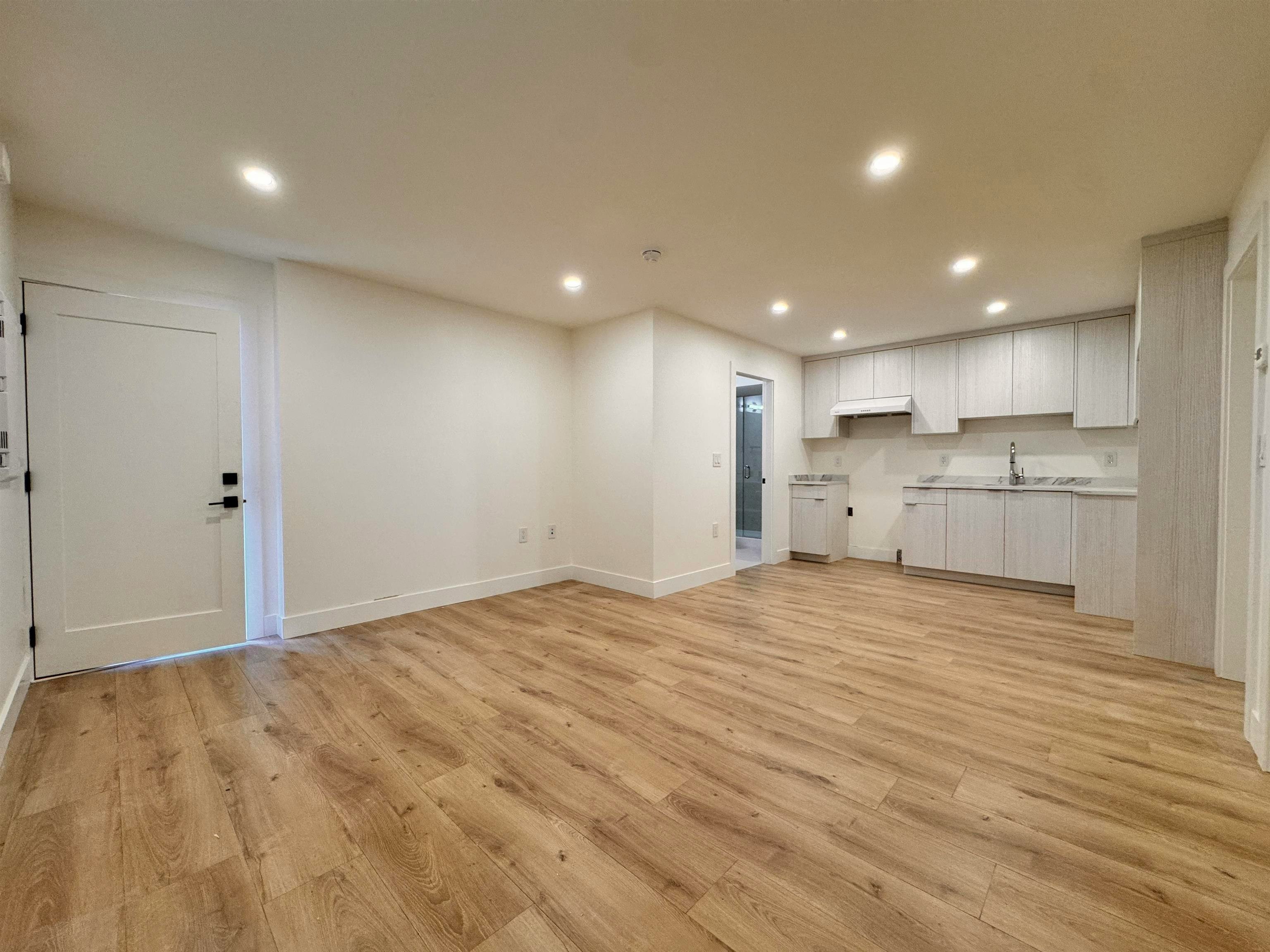 B2-8633 12 Avenue, Burnaby, BC, V3N 2M1 - 4