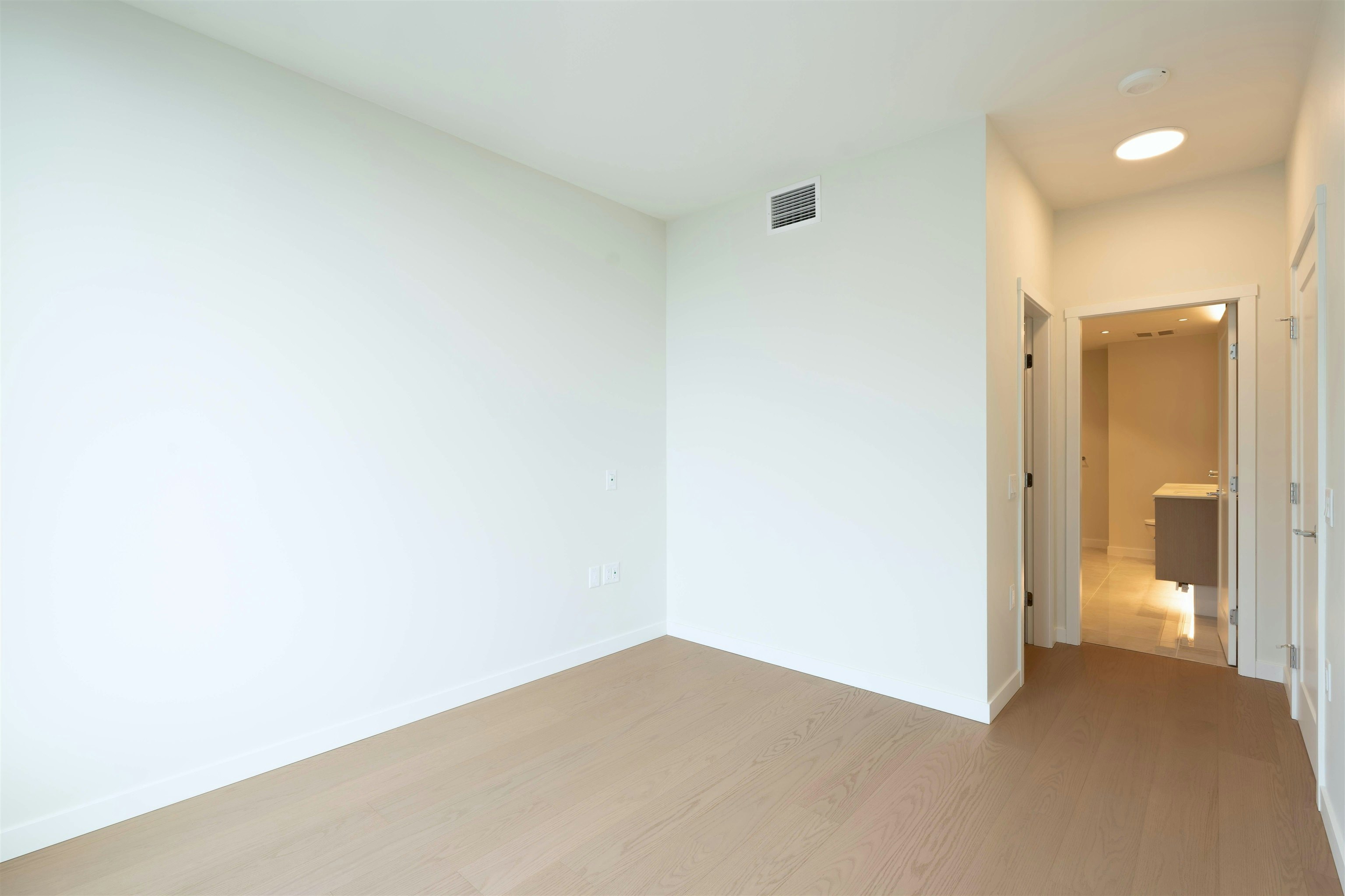 1506-128 W 15th Street, North Vancouver, BC, V7M 0H6 - 16