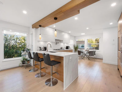 11-2425 Edgemont Boulevard - 5