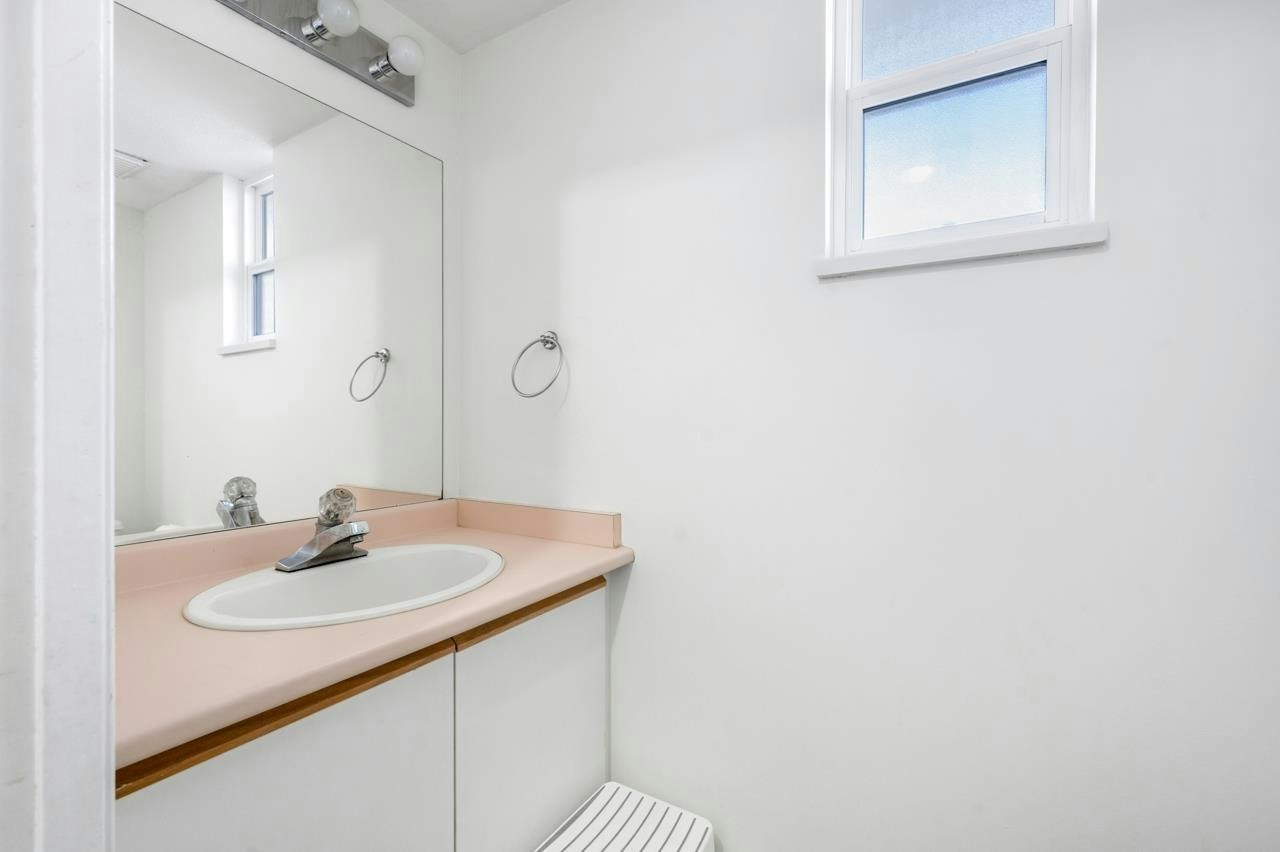 10077 156 Street, Surrey, BC, V3R 4L6 - 14