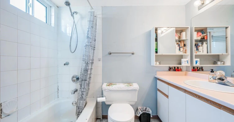 10077 156 Street, Surrey, BC, V3R 4L6 - 7