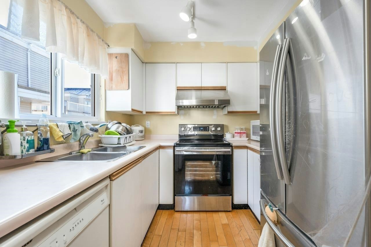 10077 156 Street, Surrey, BC, V3R 4L6 - 11