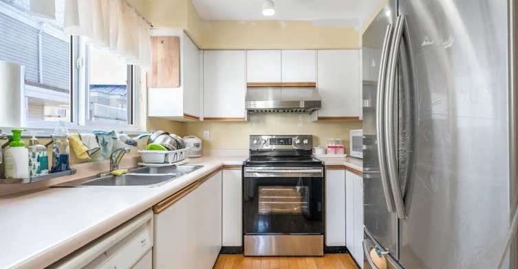10077 156 Street, Surrey, BC, V3R 4L6 - 11