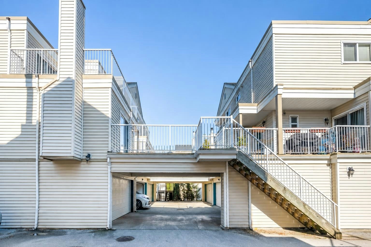 10077 156 Street, Surrey, BC, V3R 4L6