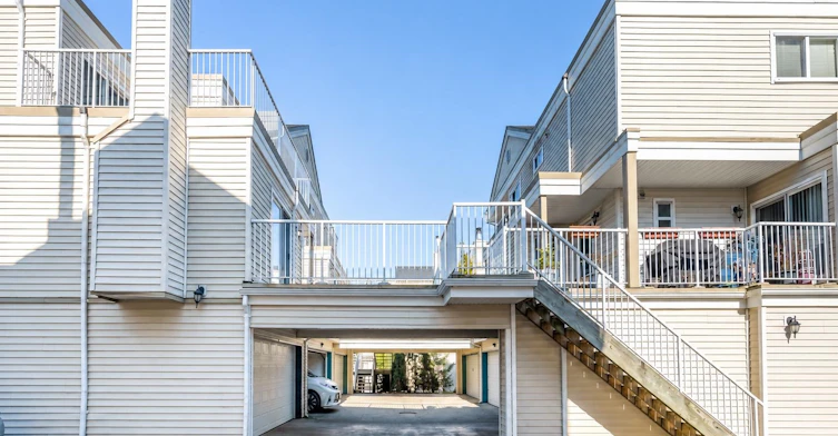 10077 156 Street, Surrey, BC, V3R 4L6