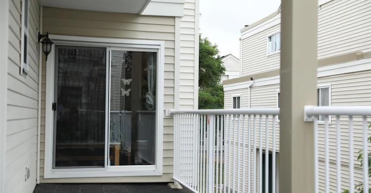 10077 156 Street, Surrey, BC, V3R 4L6 - 10