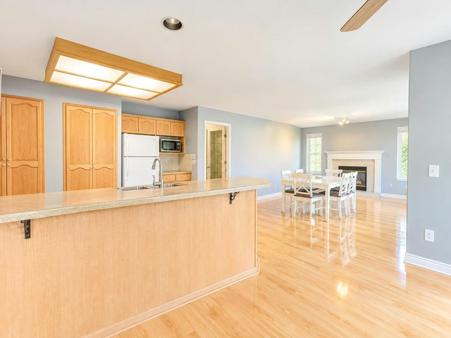 216xx 45 Avenue, Langley, BC, V3A 8E5 - 2