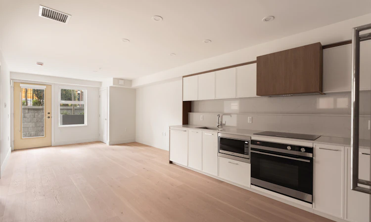 108-378 W 45th Avenue