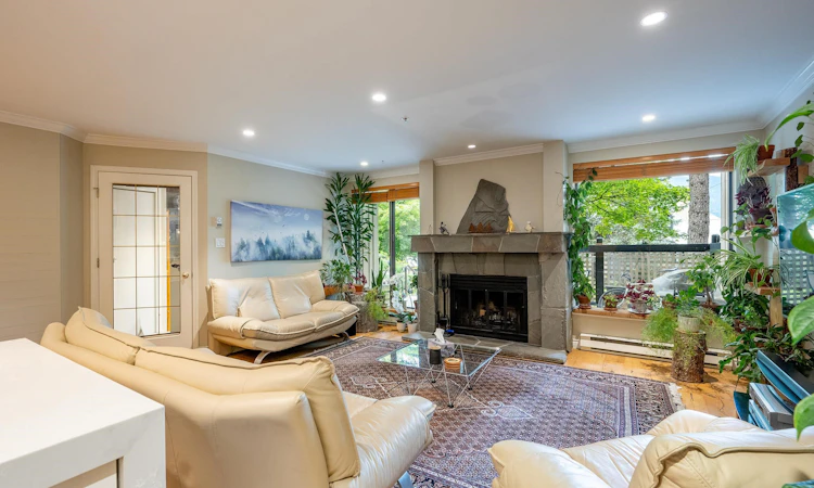 18-4637 Blackcomb Way