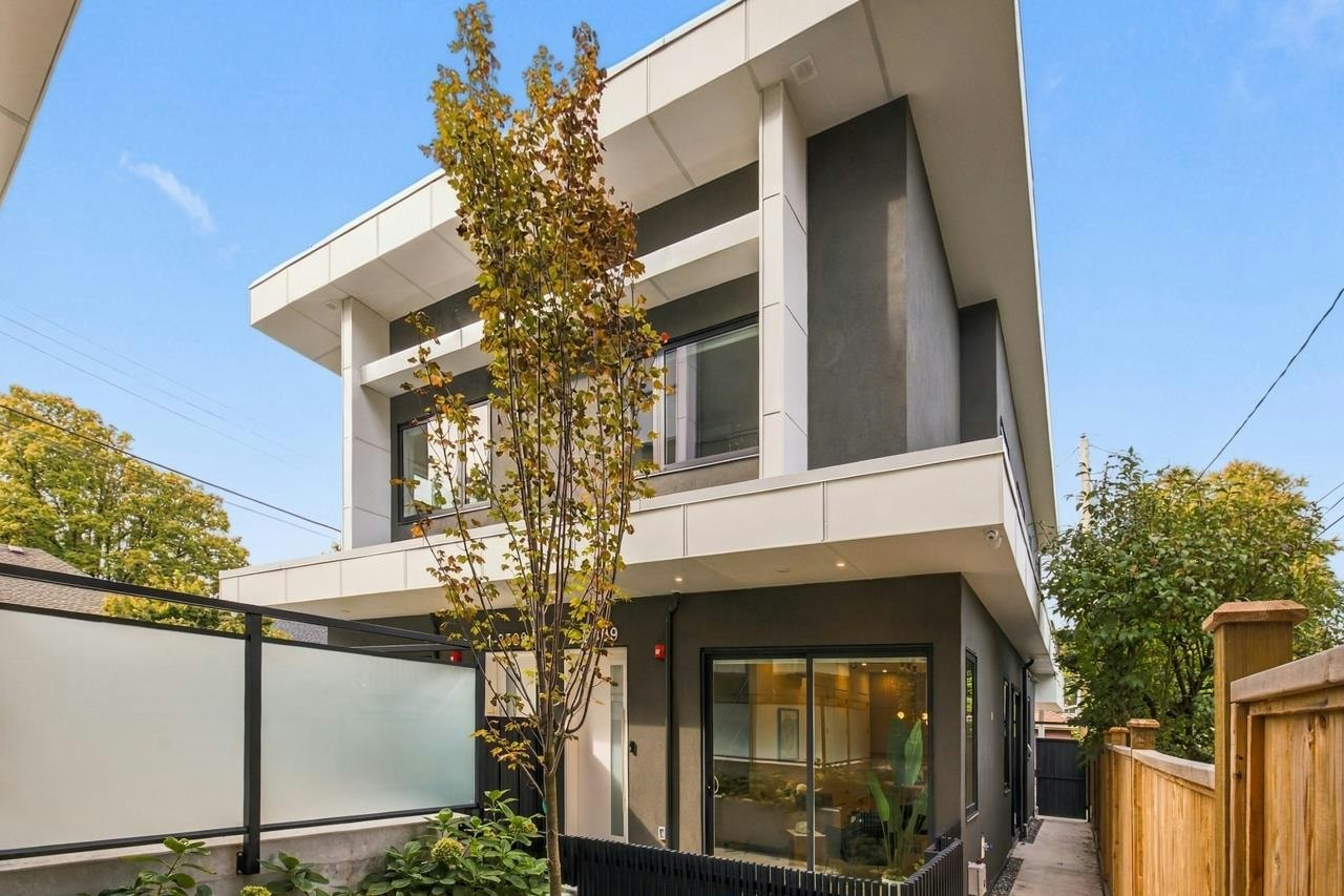 2-2509 Kitchener Street, Vancouver, BC, V5K 3C7