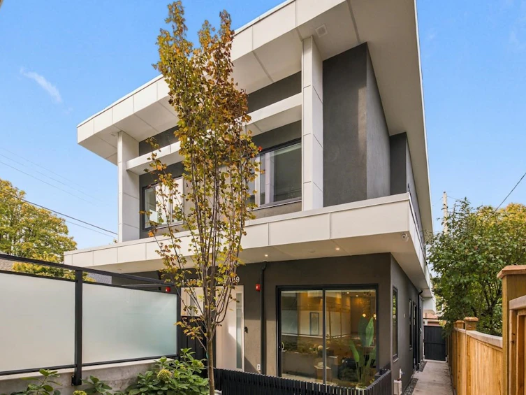 2-2509 Kitchener Street, Vancouver, BC, V5K 3C7