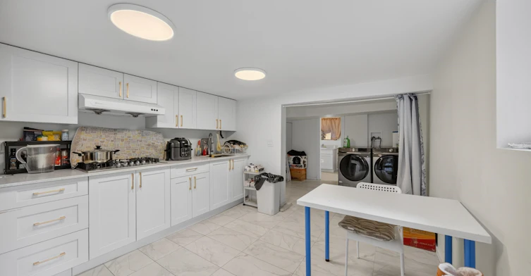 BSMT-38XX 20th Street, Vancouver, BC, V6S 1G2 - 2