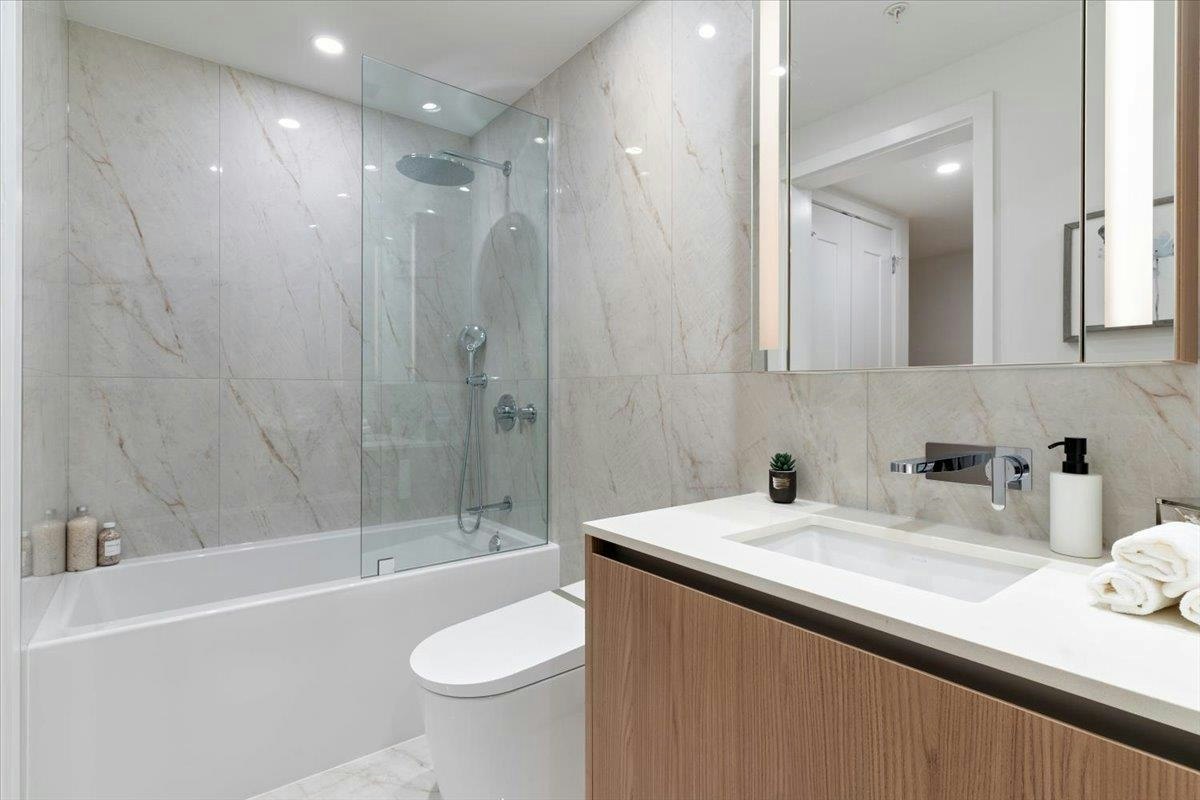 1004-135 E 13th Street, North Vancouver, BC, V7L 0J8 - 9