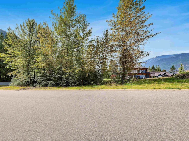 936 Thistle Place, Squamish, BC, V8B 1J2 - 10