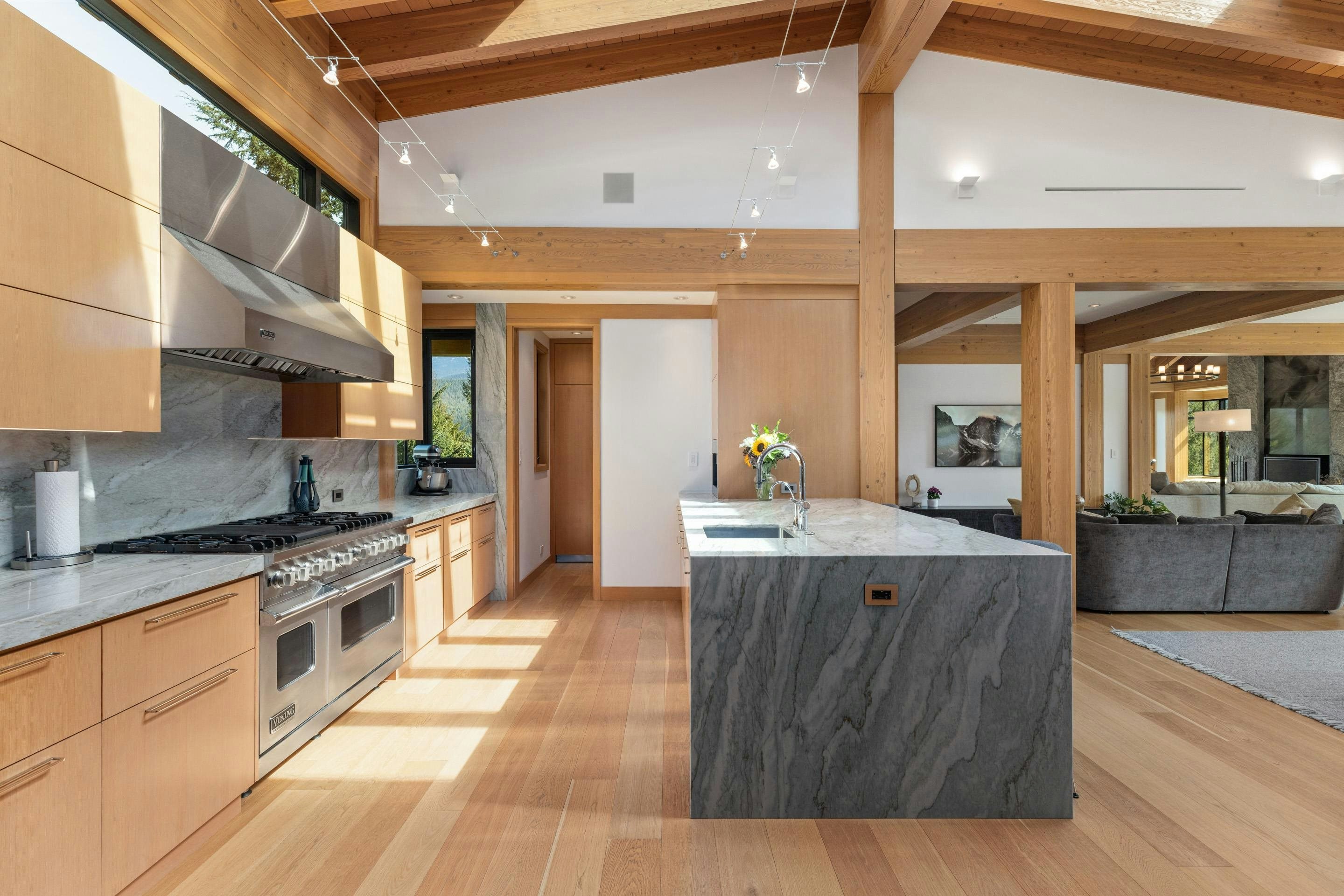 7465 Treetop Lane, Whistler, BC, V8E 0E9 - 16