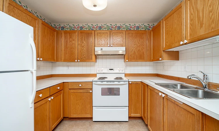 102-17695 58 Avenue