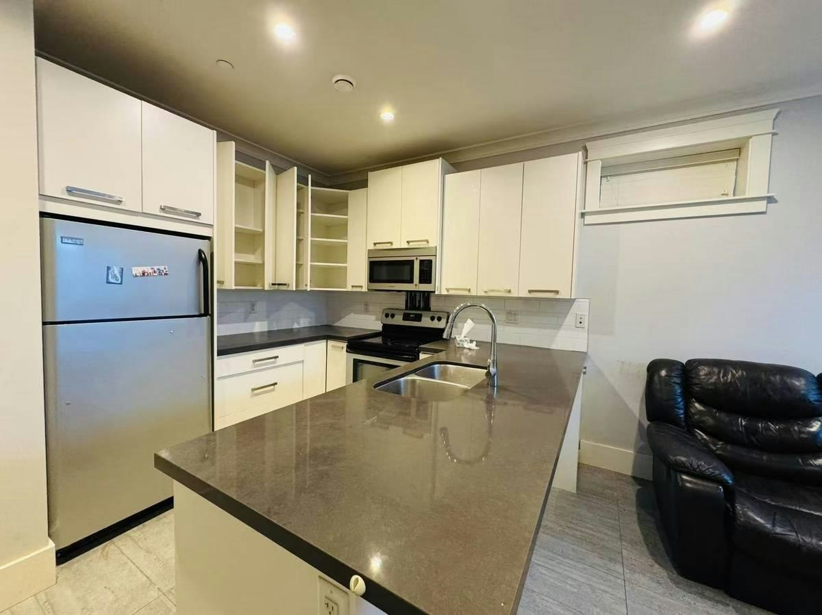 2900 W 41st Avenue, Vancouver, BC, V6N 3C7 - 2