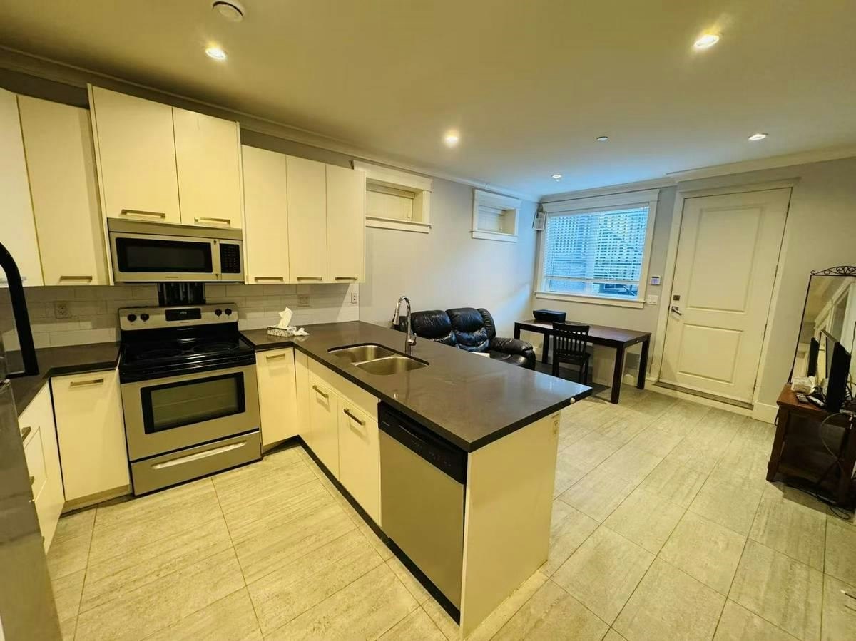 2900 W 41st Avenue, Vancouver, BC, V6N 3C7 - 3