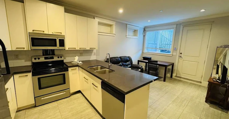 2900 W 41st Avenue, Vancouver, BC, V6N 3C7 - 3