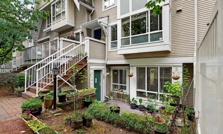20-6588 Southoaks Crescent