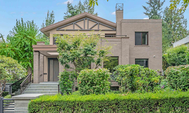 1112 W 38th Avenue
