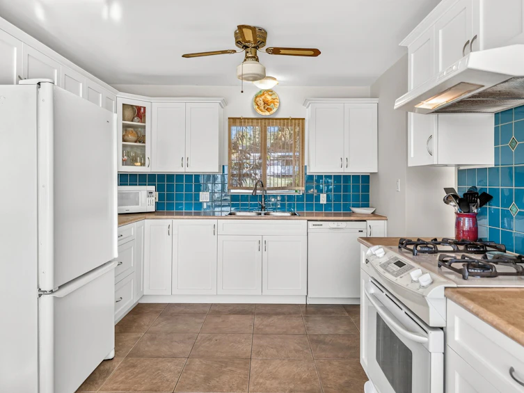 4735 Laurel Avenue, Sechelt, BC, V7Z 0B4 - 6