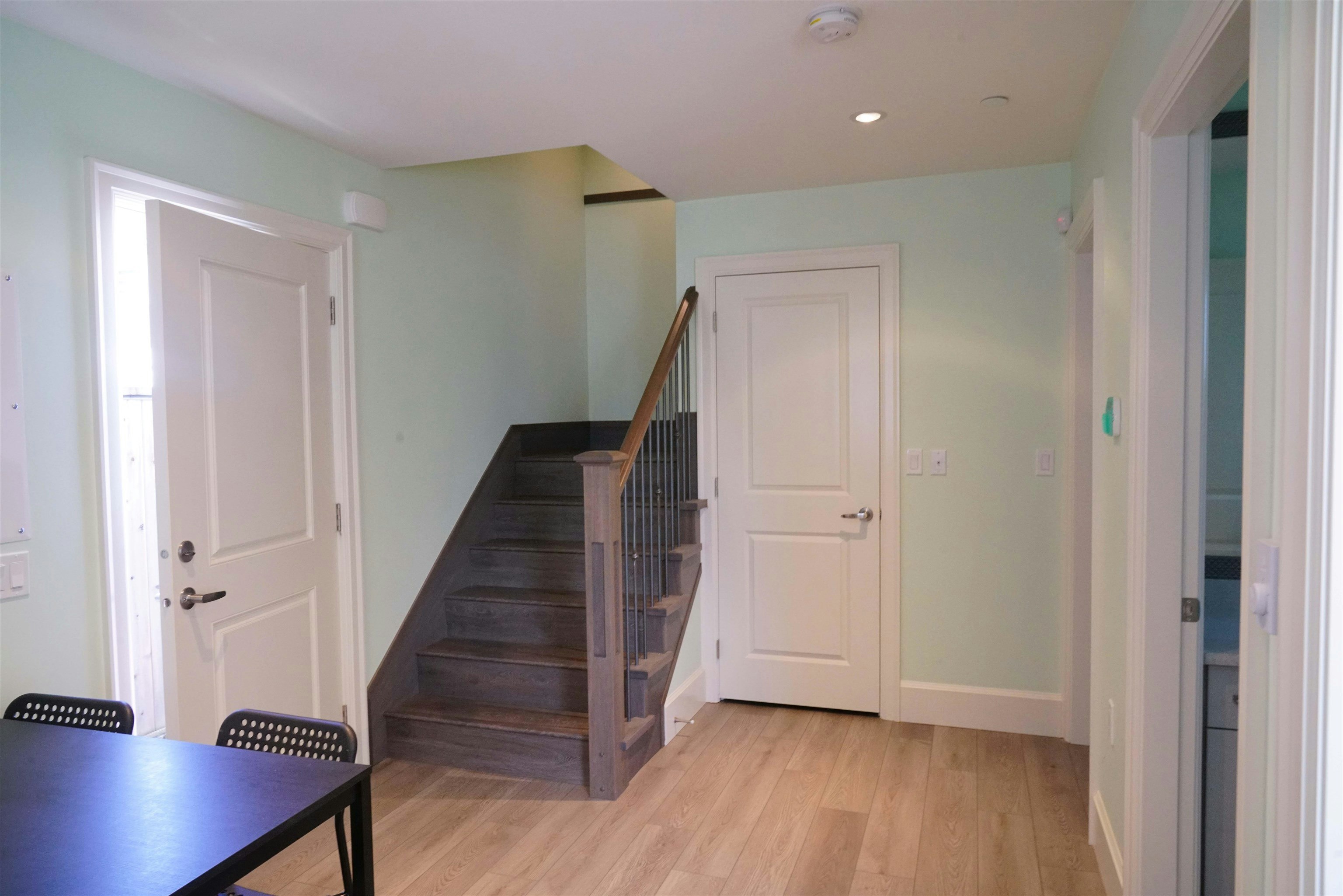 56 E 51st Avenue, Vancouver, BC, V5X 1B9 - 5