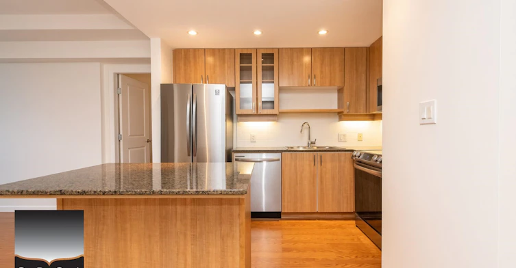 9232 University Crescent, Burnaby, BC, V5A 0C8 - 7