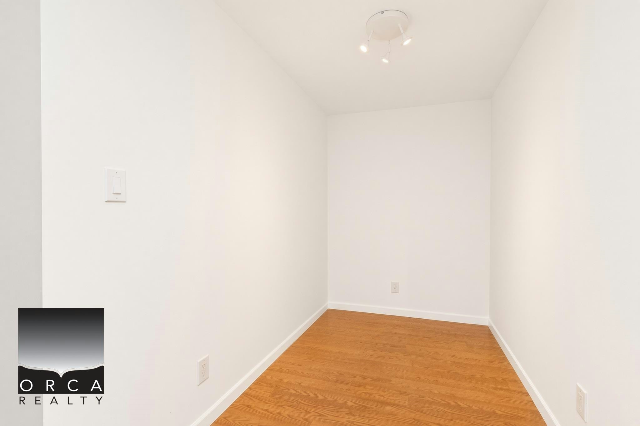 9232 University Crescent, Burnaby, BC, V5A 0C8 - 13
