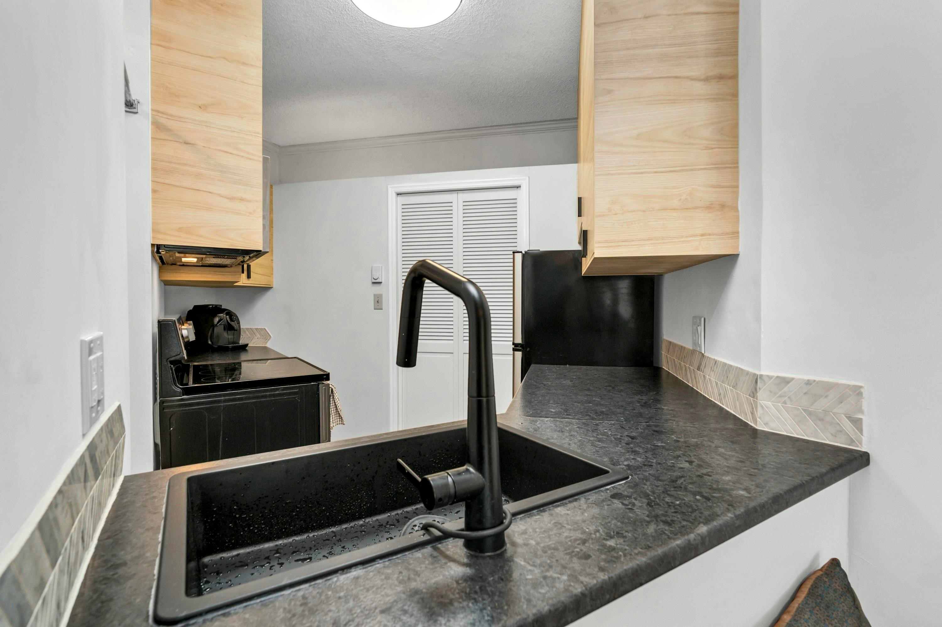 107-1100 W 7th Avenue, Vancouver, BC, V6H 1B4 - 12