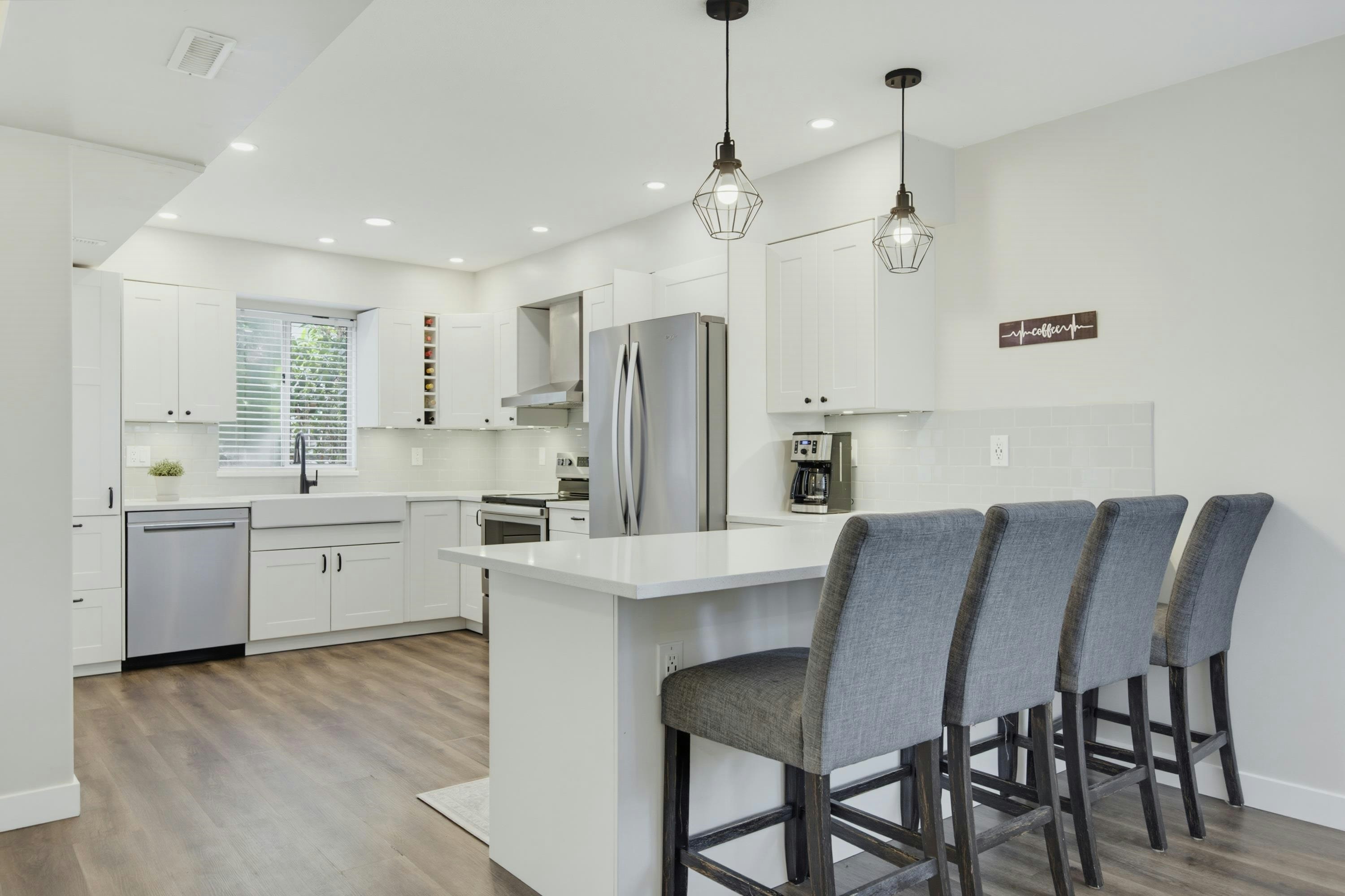 4-4890 48 Avenue - 5