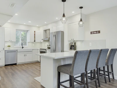 4-4890 48 Avenue - 5