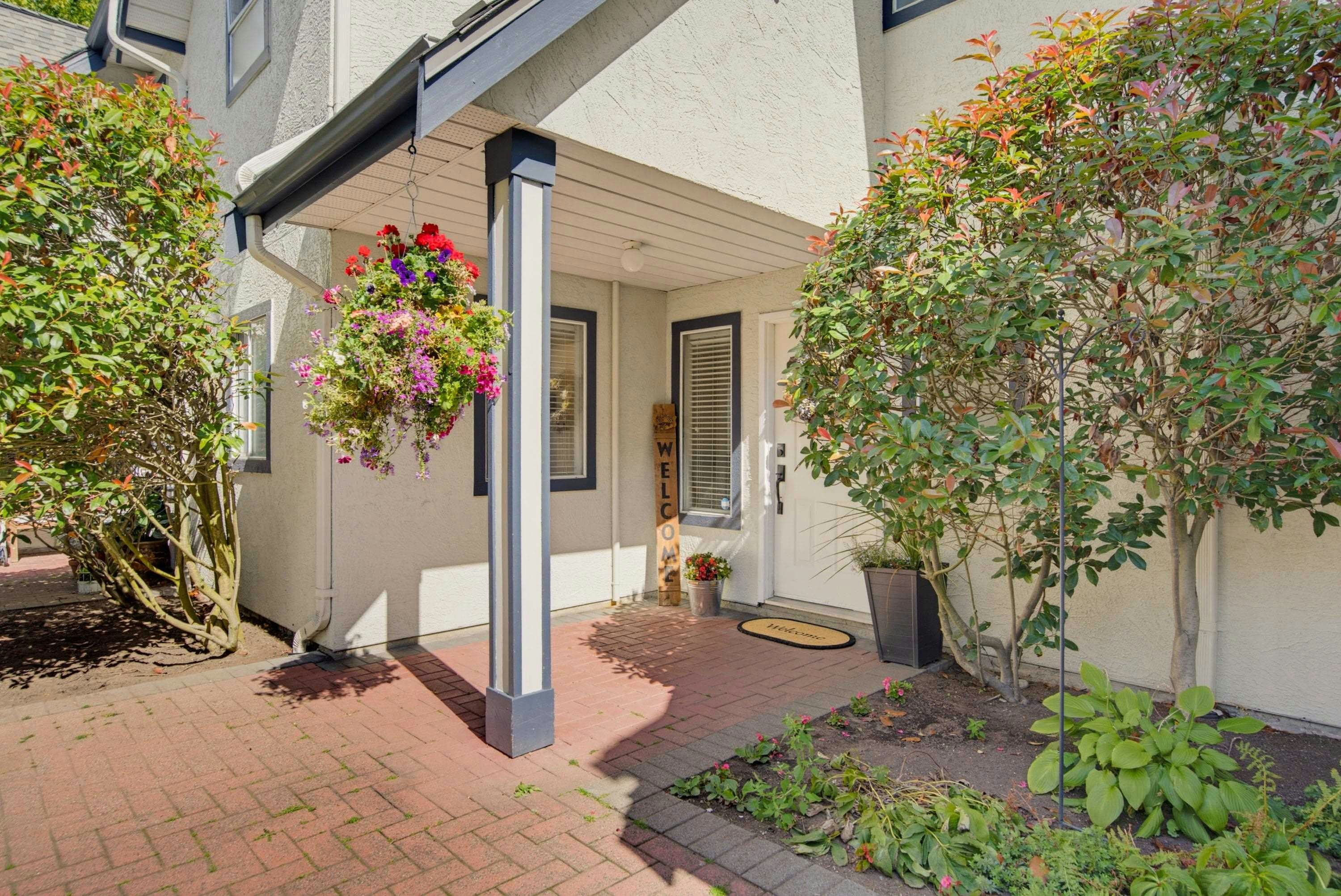 4-4890 48 Avenue - 3