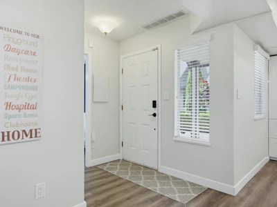 4-4890 48 Avenue - 4