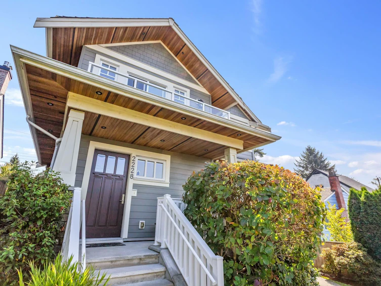 2228 Mahon Avenue, North Vancouver, BC, V7M 2T9 - 2