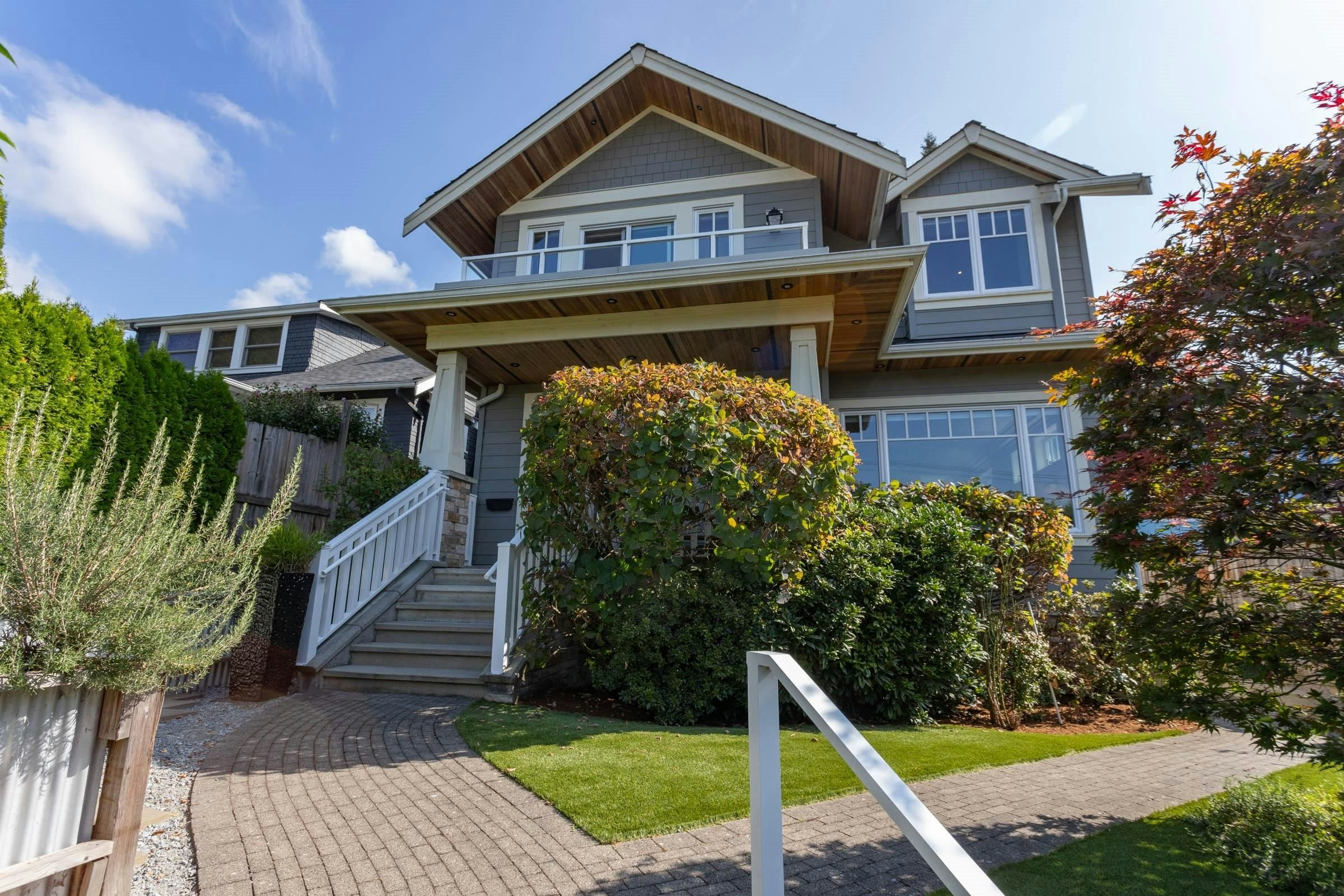2228 Mahon Avenue, North Vancouver, BC, V7M 2T9