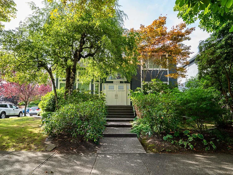 2308 W 14th Avenue, Vancouver, BC, V6K 2W3 - 2